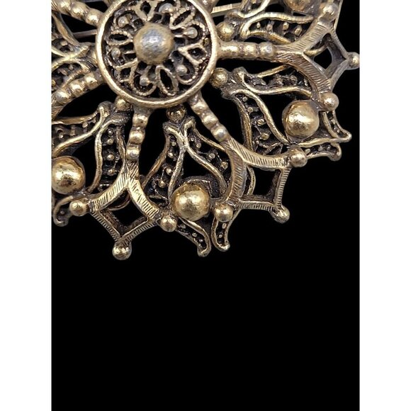 Hedy Snowflake Brooch Gold Tone Layered Open Metal Work Vintage Signed - Picture 5 of 16